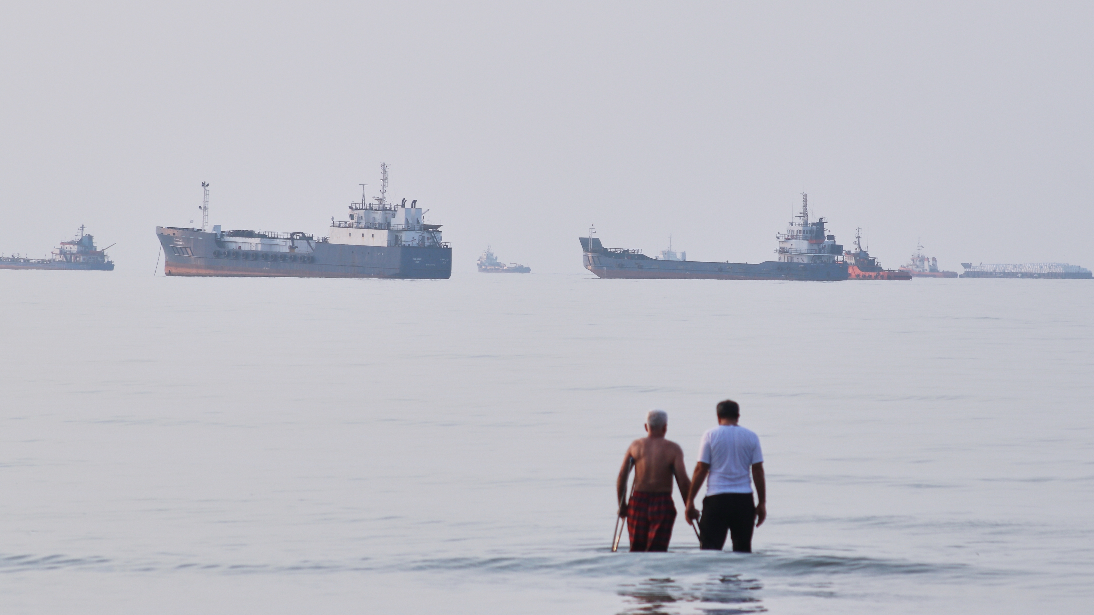 Less than 10 vessels passed through Strait of Hormuz daily over the weekend despite pause in strikes